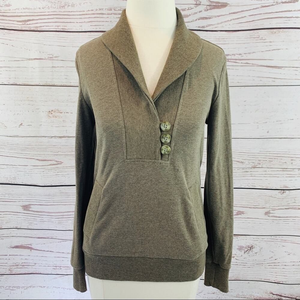 Banana Republic brown three button wide neck